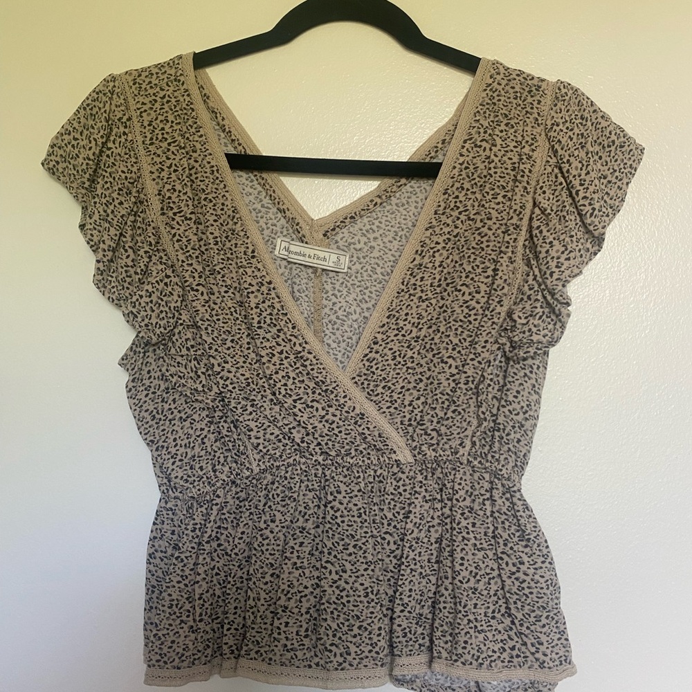 Donating 12/1 - Women's A&F size small cheetah top